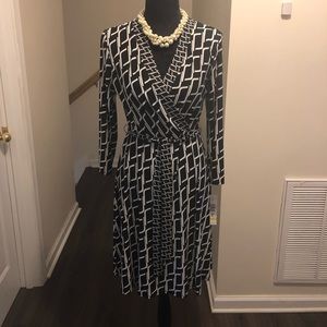 Tiana B brand dress.Faux wrap style. Size M. NWT.